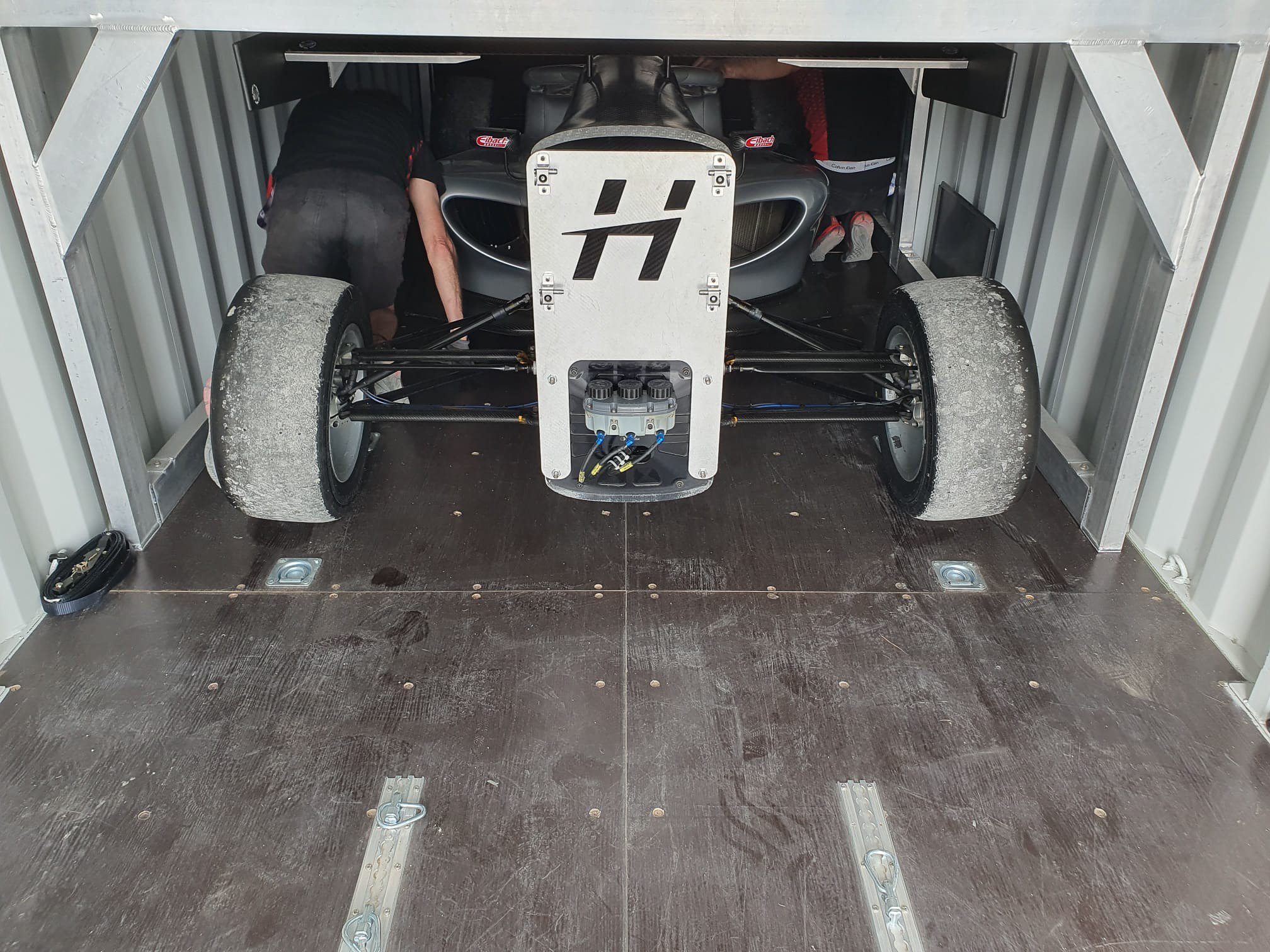 HITECH Racing bespoke ISO Container-09